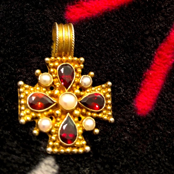 Vintage Garnet and Pearl gold plated silver cross. Stamped 925 silver. Stunning - Picture 1 of 5